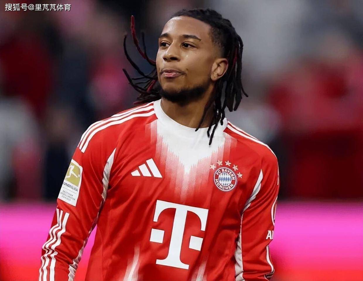 利物浦老队长推三人接班萨拉赫：欧冠顶级边锋，拜仁新“罗贝里”